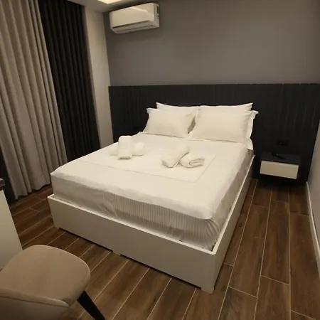 Neli Apartment *