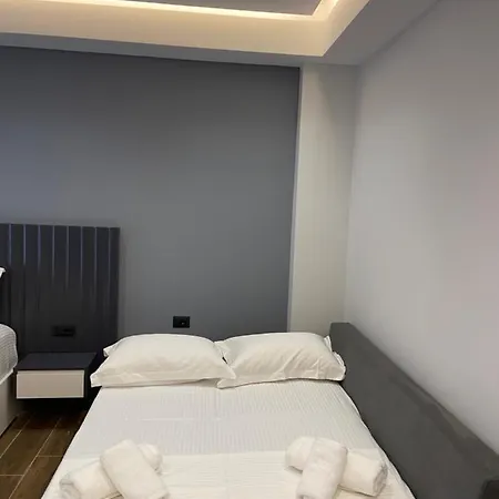 Neli Apartment *