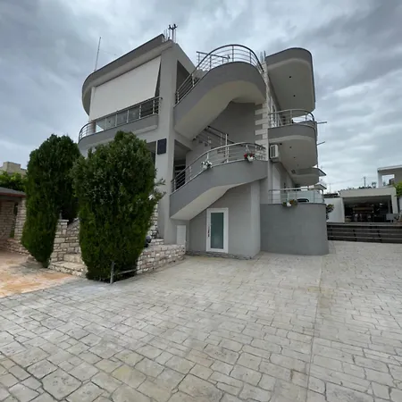 Neli Apartment